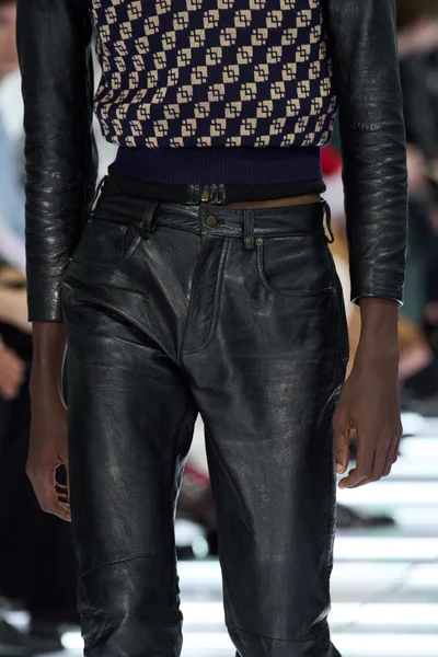 Look 17